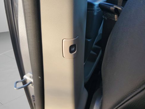 Used 2020 Dodge Grand Caravan SXT image 27