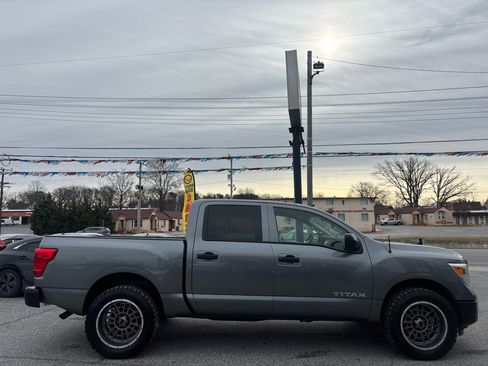 Used 2017 Nissan Titan S image 7