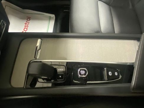 Certified 2025 Volvo XC60 B5 Plus image 27