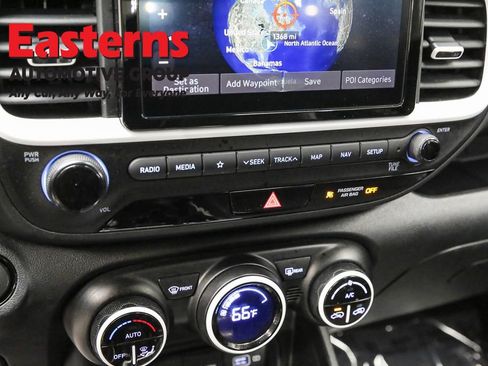 Used 2022 Hyundai Venue Limited image 20