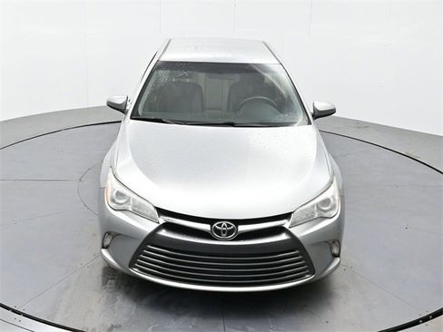 Used 2016 Toyota Camry LE image 18
