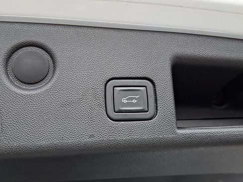 Used 2023 Chevrolet Equinox Premier image 27