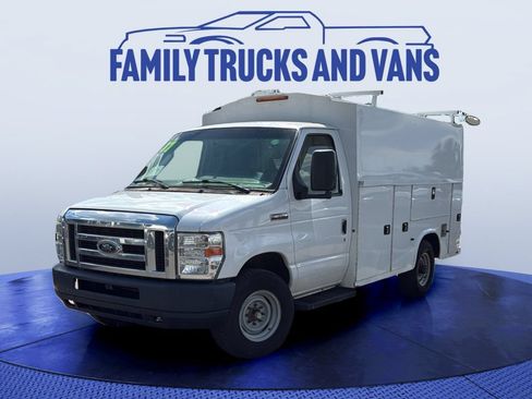 Used 2017 Ford E-350 and Econoline 350 Super Duty RWD image 1