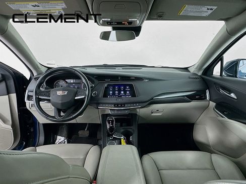Used 2022 Cadillac XT4 Premium Luxury image 11