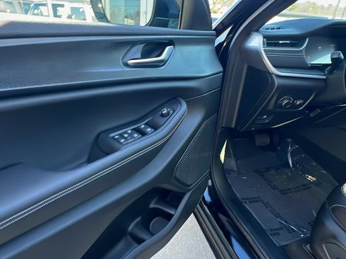 New 2025 Jeep Grand Cherokee Altitude image 13