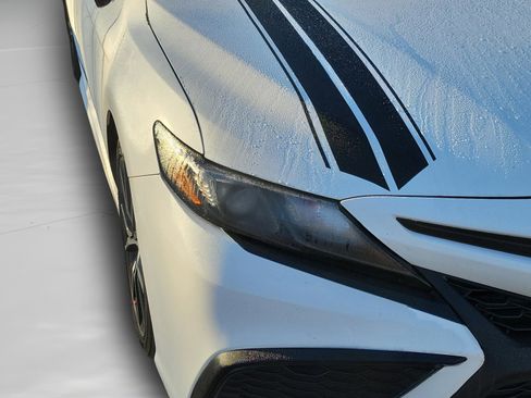 Used 2024 Toyota Camry SE image 11