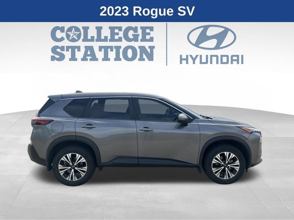 Used 2023 Nissan Rogue SV FWD image 2