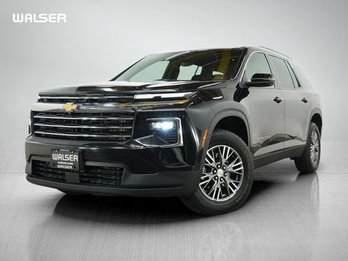 Used 2024 Chevrolet Traverse LT AWD/4WD image 1