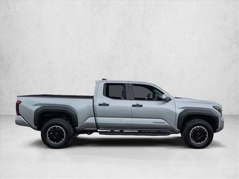 Used 2025 Toyota Tacoma TRD Off-Road w/ TRD Off Road Upgrade Package AWD/4WD image 4