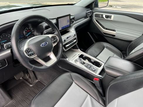Used 2023 Ford Explorer XLT w/ Equipment Group 202A AWD/4WD image 18