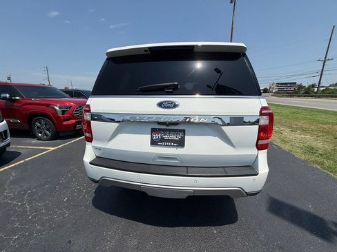 Used 2020 Ford Expedition XLT w/ Equipment Group 202A AWD/4WD image 4