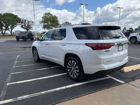 Used 2023 Chevrolet Traverse Premier FWD image 6