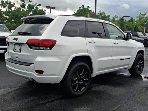 Certified 2021 Jeep Grand Cherokee Laredo X AWD/4WD image 4
