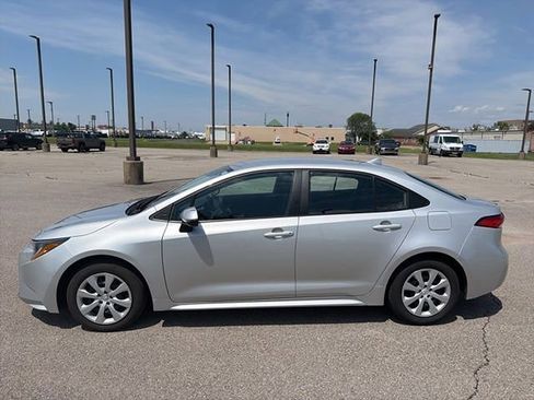 Certified 2025 Toyota Corolla LE FWD image 3