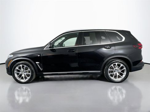 Certified 2024 BMW X5 xDrive40i w/ Premium Package AWD/4WD image 3