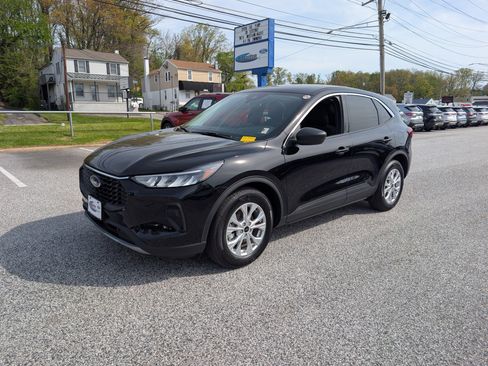 Certified 2024 Ford Escape Active w/ Cold Weather Package image 2