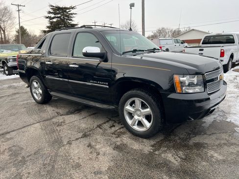 Used 2013 Chevrolet Avalanche LTZ image 3