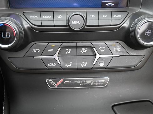 Used 2016 Chevrolet Corvette Stingray Convertible RWD image 18
