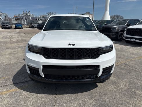 Used 2023 Jeep Grand Cherokee L Laredo image 2