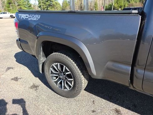 Used 2021 Toyota Tacoma TRD Sport image 12