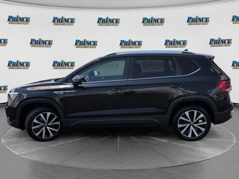 Used 2024 Volkswagen Taos SE w/ Panoramic Sunroof Package FWD image 12