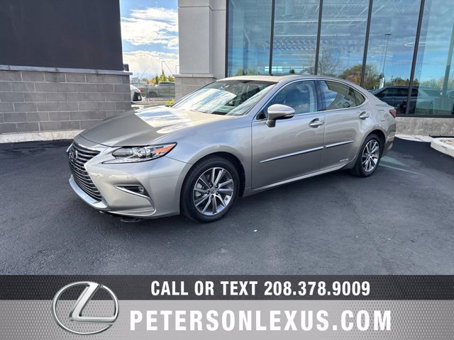 Used 2016 Lexus ES 300h w/ Luxury Package w/Wood Trim FWD image 2