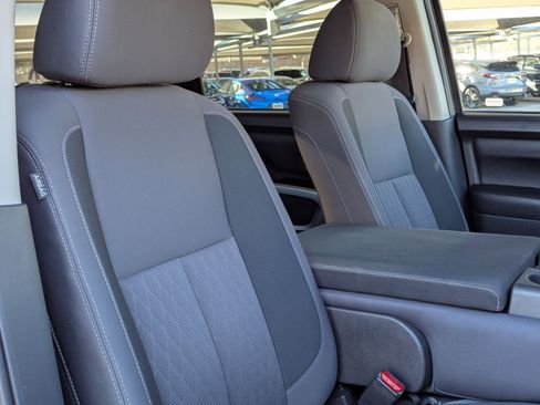 Used 2020 Nissan Titan SV image 30