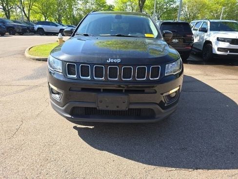 Used 2019 Jeep Compass Latitude AWD/4WD image 2