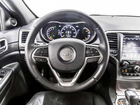 Used 2018 Jeep Grand Cherokee Altitude RWD image 23