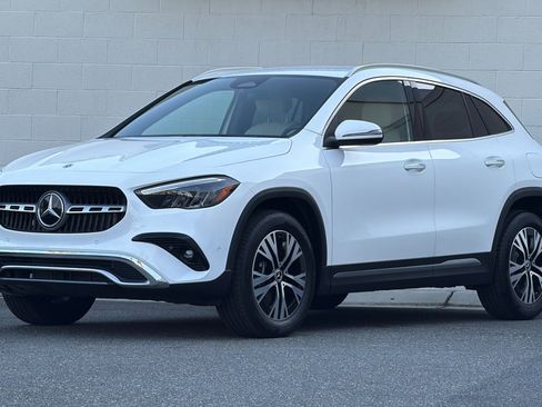 Certified 2025 Mercedes-Benz GLA 250 image 8