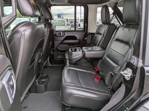 Used 2019 Jeep Wrangler Unlimited Sahara image 14