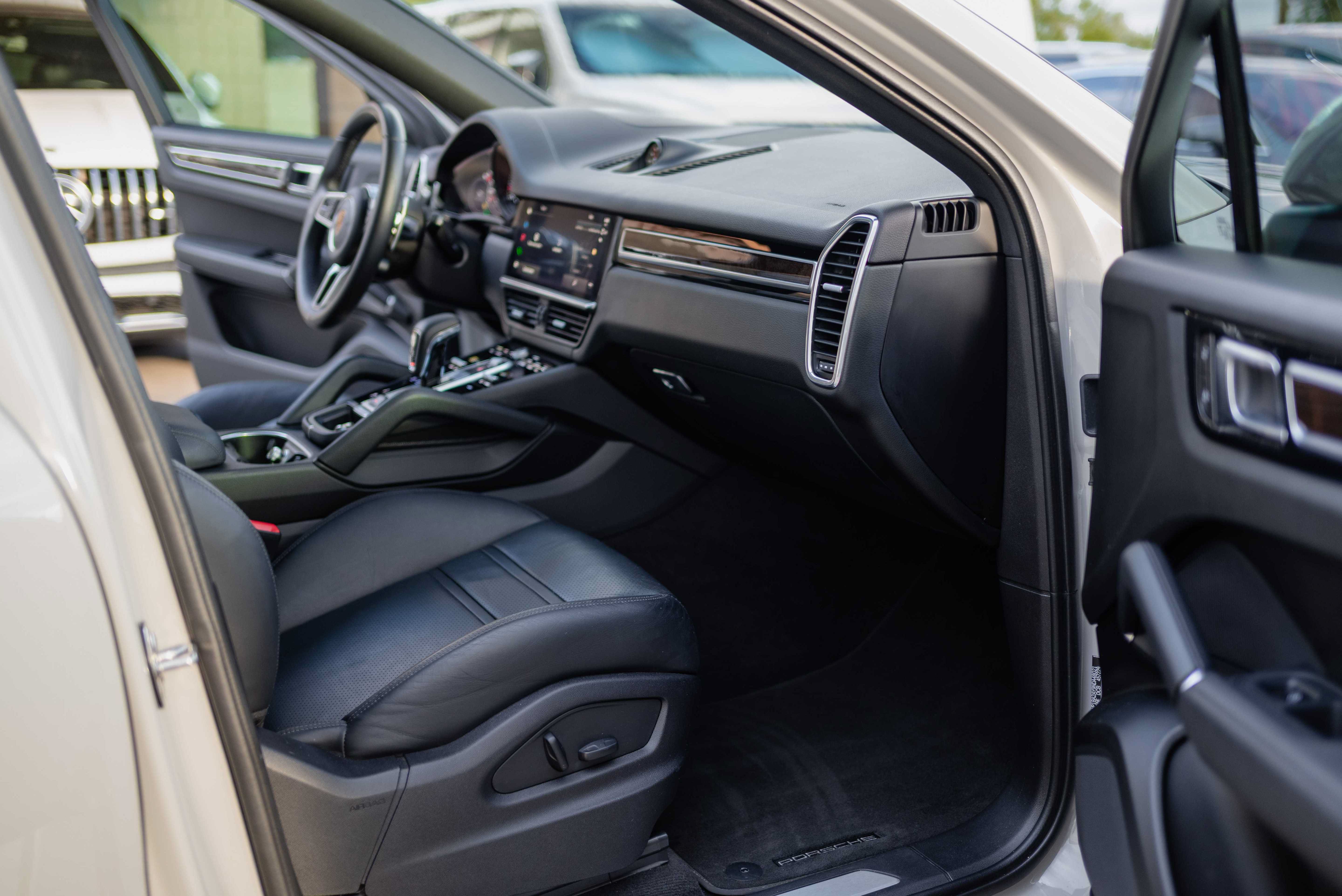Used 2022 Porsche Cayenne Coupe AWD/4WD image 18