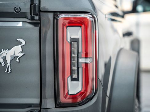 Used 2022 Ford Bronco Badlands image 6