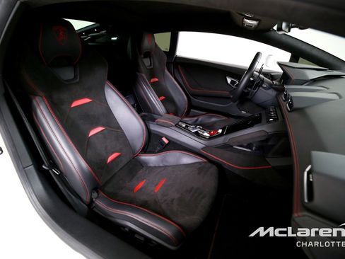 Used 2022 Lamborghini Huracan EVO RWD image 18