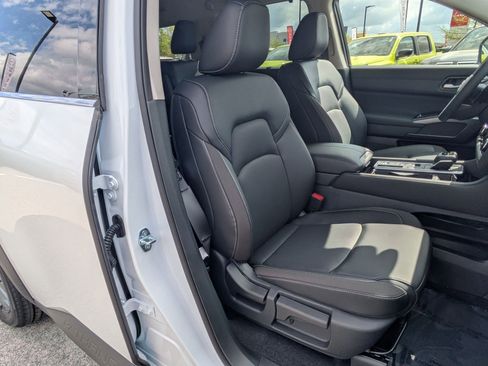 New 2026 Nissan Pathfinder SL FWD image 38