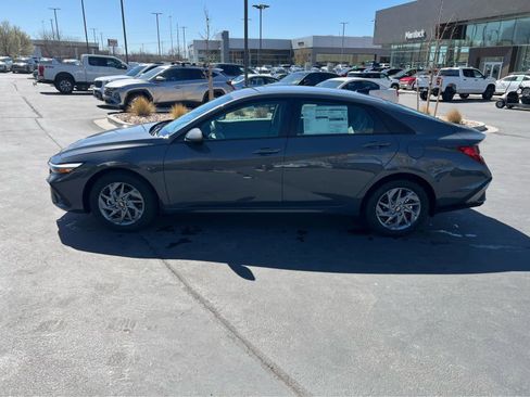New 2026 Hyundai Elantra Hybrid FWD image 12