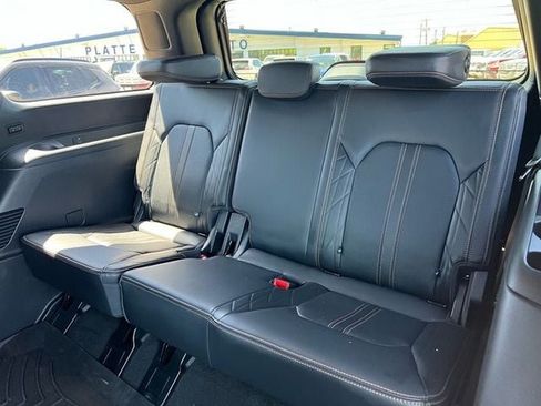 Used 2024 Ford Expedition Platinum AWD/4WD image 11
