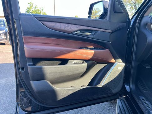 Used 2017 Cadillac Escalade Luxury AWD/4WD image 16