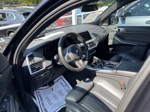 Used 2021 BMW X5 xDrive40i w/ M Sport Package image 12