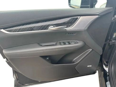 Used 2024 Cadillac XT6 Premium Luxury w/ Technology Package image 11