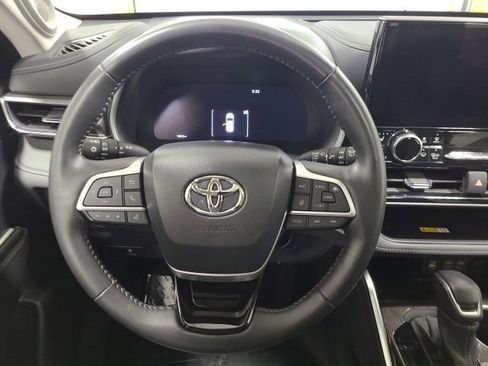 Certified 2024 Toyota Highlander Limited AWD/4WD image 26