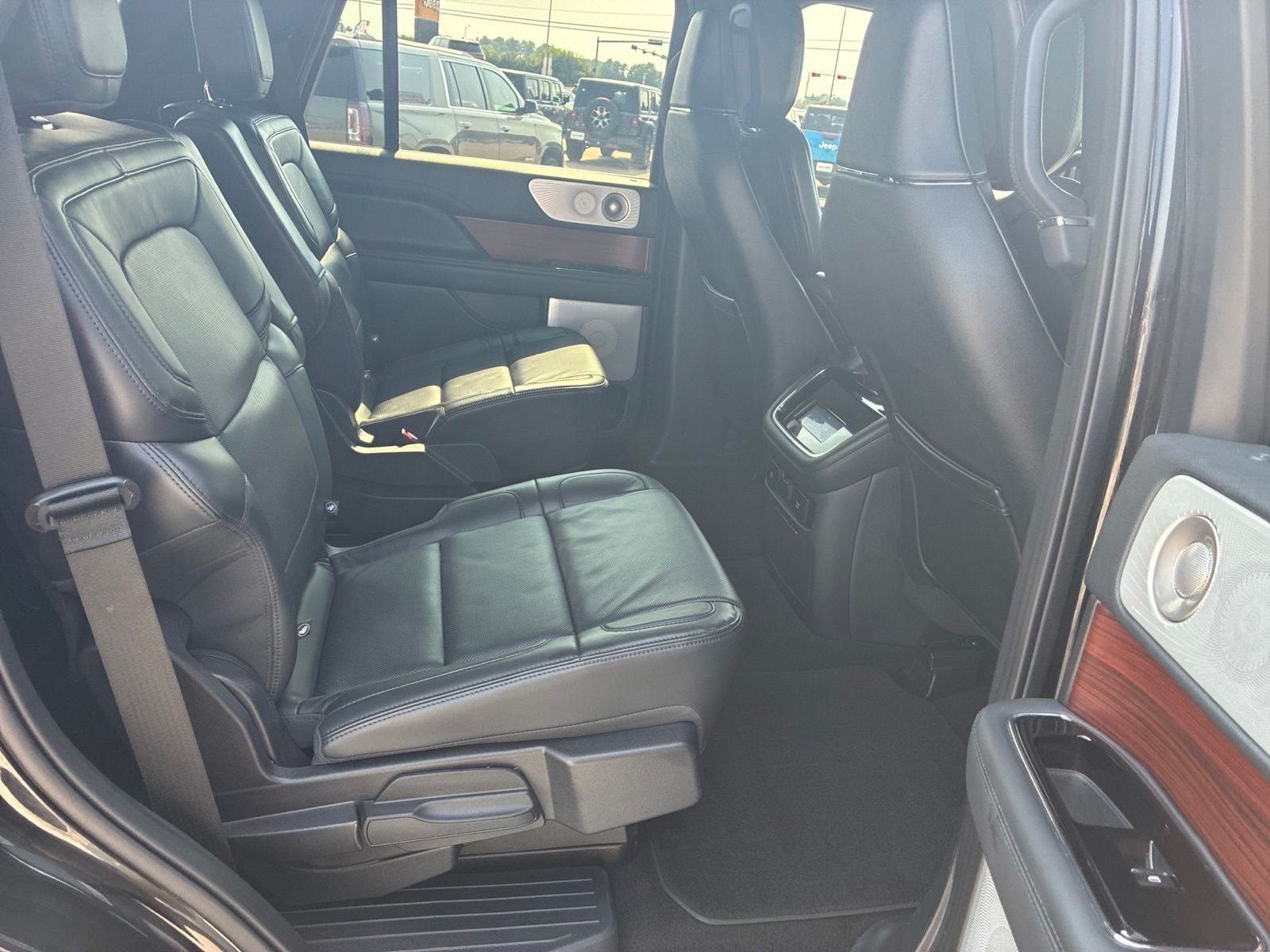 Used 2024 Lincoln Navigator Reserve AWD/4WD image 25