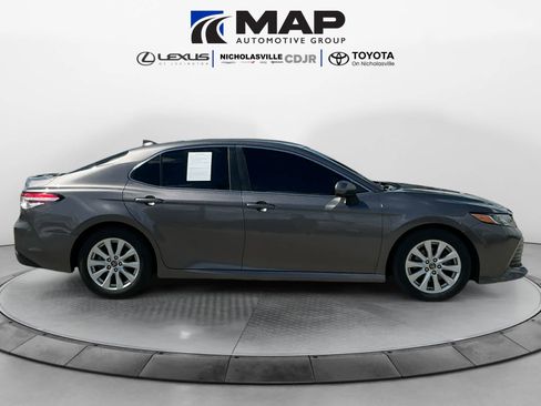 Used 2019 Toyota Camry LE FWD image 6