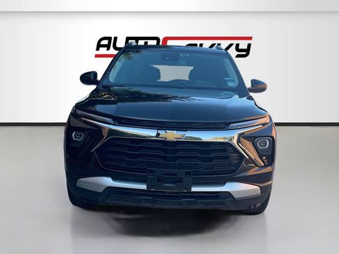 Used 2024 Chevrolet TrailBlazer LT w/ Convenience Package AWD/4WD image 2