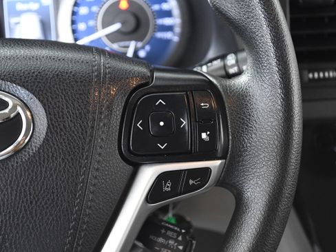 Used 2020 Toyota Sienna L image 13
