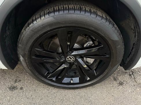 Used 2023 Volkswagen Tiguan SE R-Line image 9
