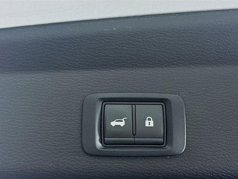 Used 2024 Mitsubishi Outlander SE image 28