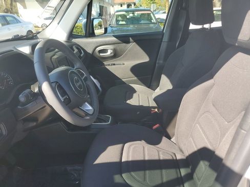 Used 2021 Jeep Renegade Latitude image 25