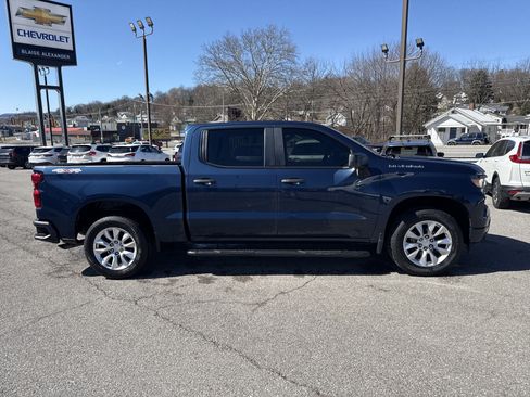 Used 2022 Chevrolet Silverado 1500 Custom image 2