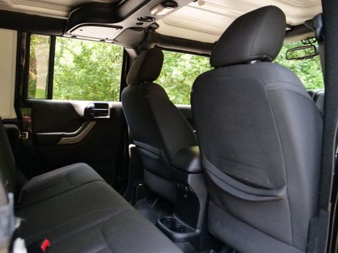 Used 2016 Jeep Wrangler Unlimited Sport w/ Quick Order Package 24S AWD/4WD image 36